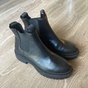 H&M black Chelsea boots size 40 (US 9)